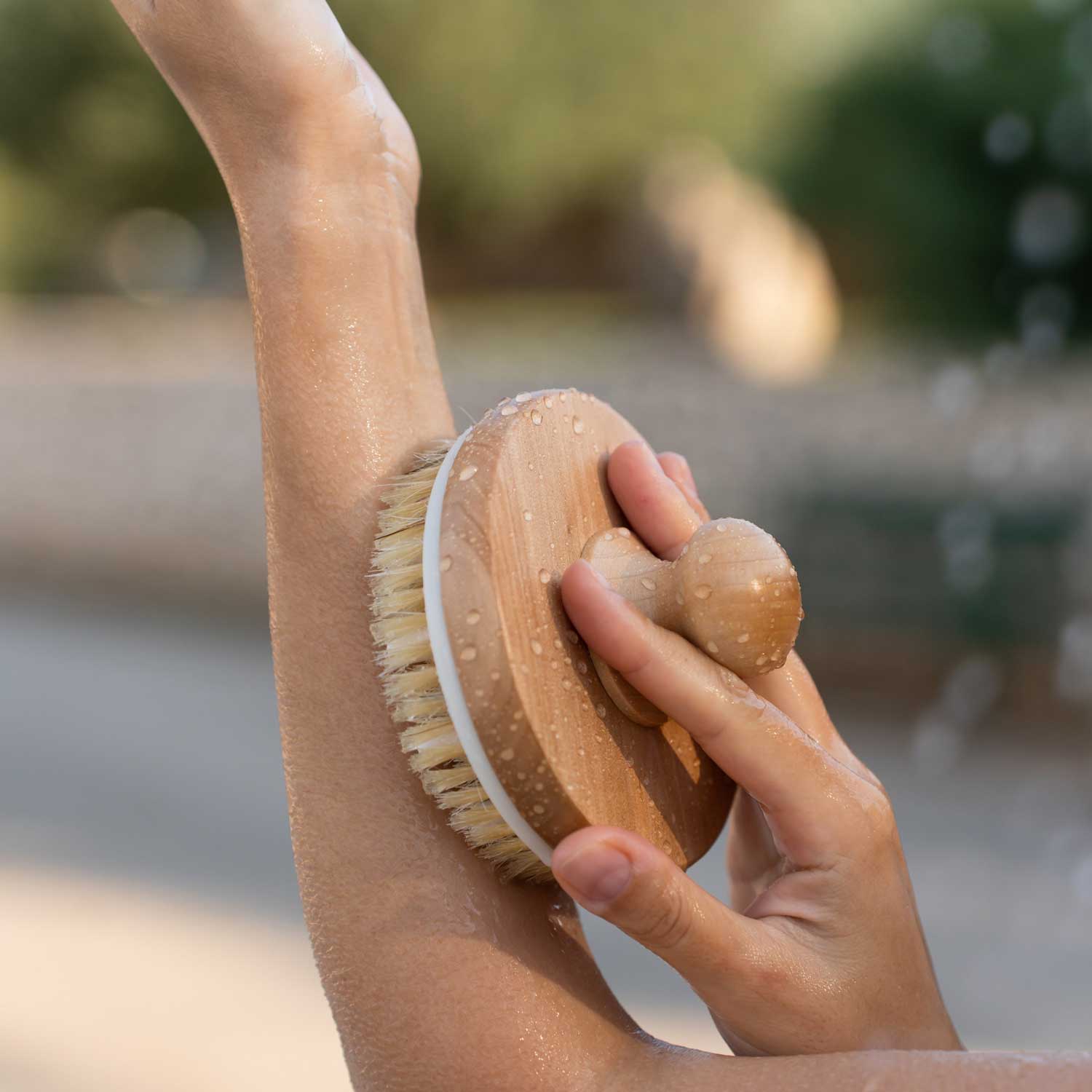 Koerperbuerste-aus-Bambusholz-Trockenbuerste-Koerper-Peeling-Bambus